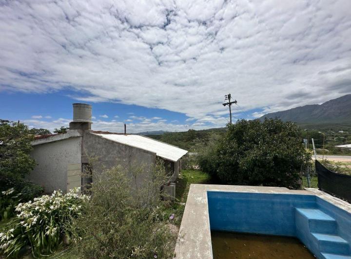 VENTA CASA CAPILLA DEL MONTE 3 DORM SOBRE RUTA 2