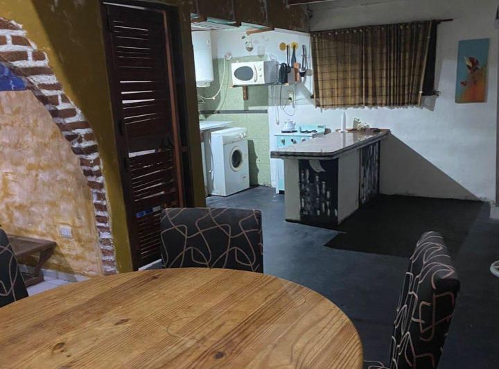 VENTA CASA TANTI 1 DORM PILETA 2