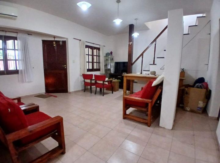 VENTA CASA POLICIAL MERCANTIL 4 DORM PATIO 1