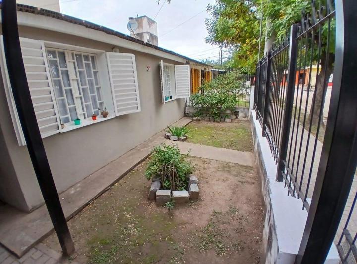 VENTA CASA POLICIAL MERCANTIL 4 DORM PATIO 2