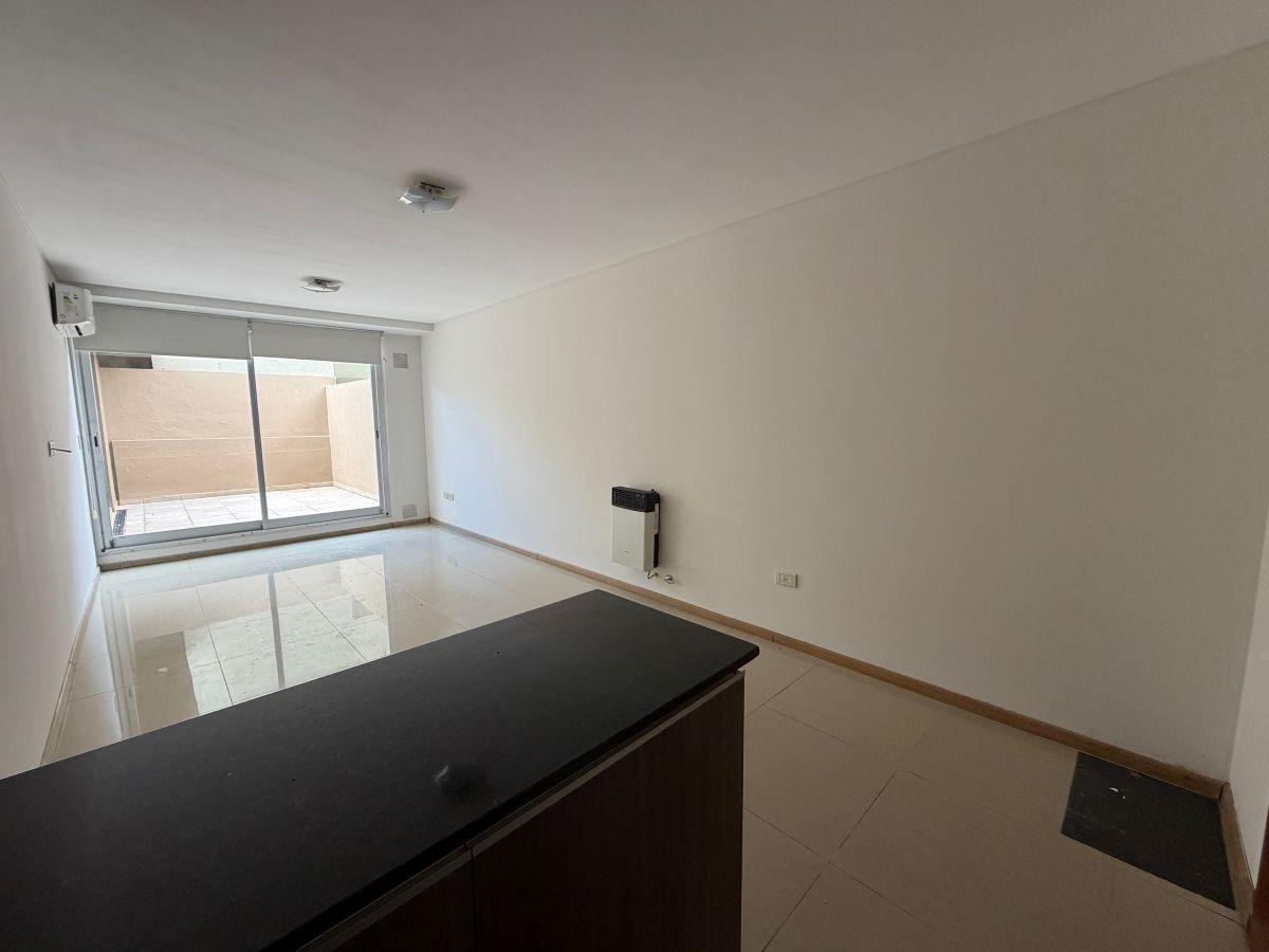 Departamento en venta con patio de 2 dormitorios en Abasto Rosario