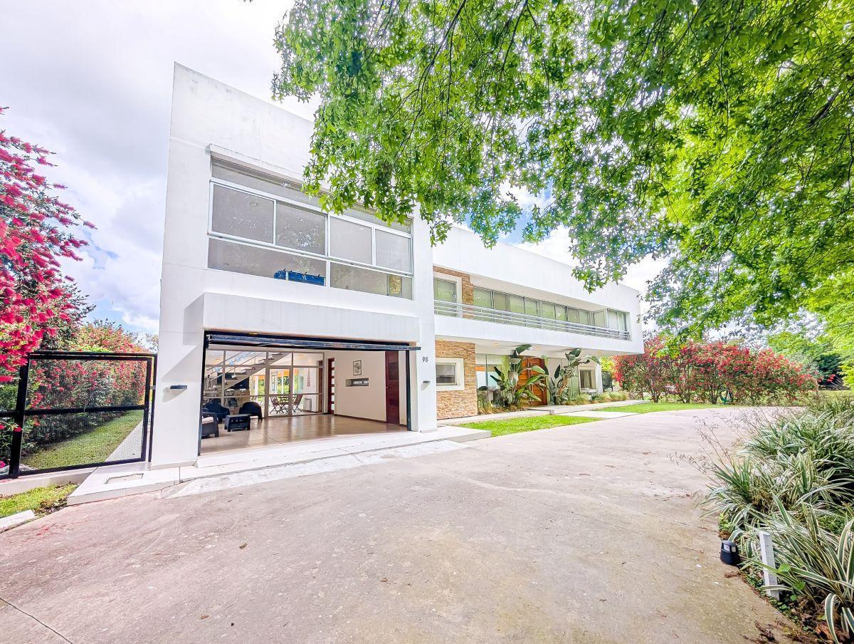 Foto de Casa de 5 dormitorios en venta en Club de Campo, Los Alamos. Ibarlucea, imagen 3