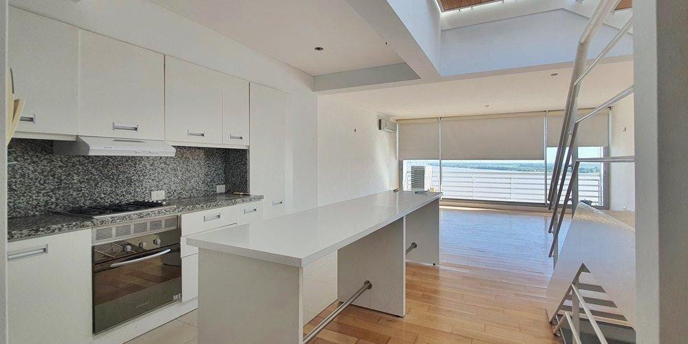 Triplex en alquiler con vista al río, terrazas, jacuzzi y 2 cocheras