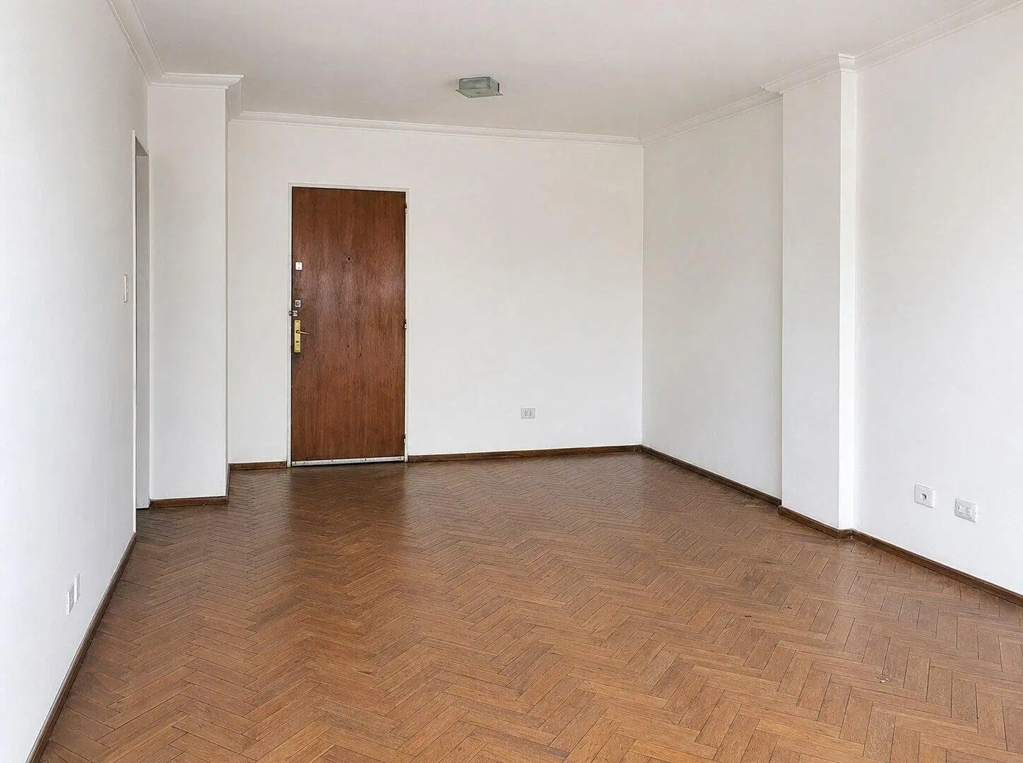 Departamento de 2 dormitorios con cochera en alquiler – España 944 4