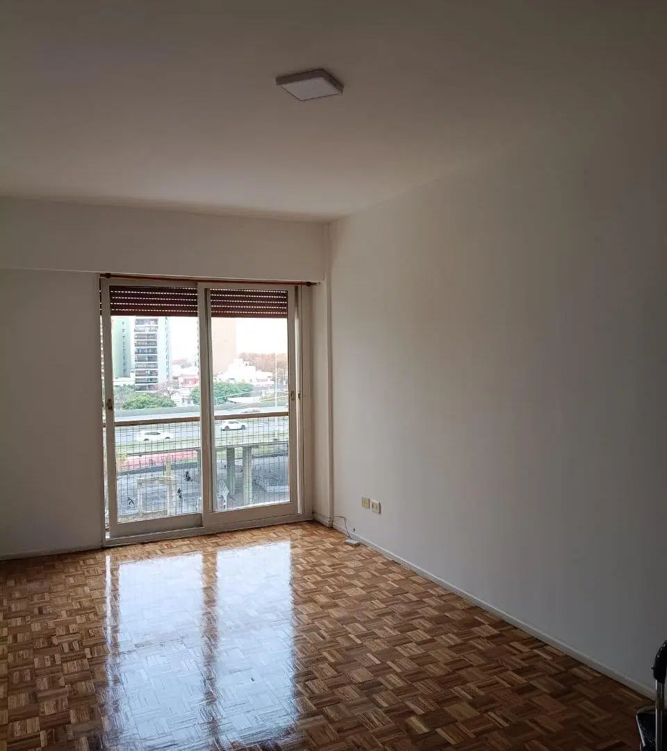 Hermoso dpto de 3 ambientes en muy buen estado. Piso alto y luminoso. Vista abierta al parque. 3