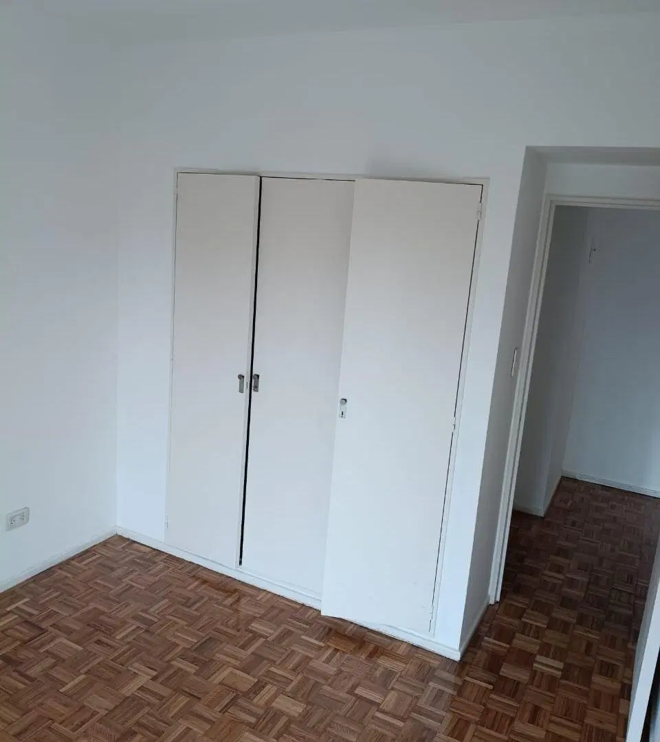 Hermoso dpto de 3 ambientes en muy buen estado. Piso alto y luminoso. Vista abierta al parque. 4