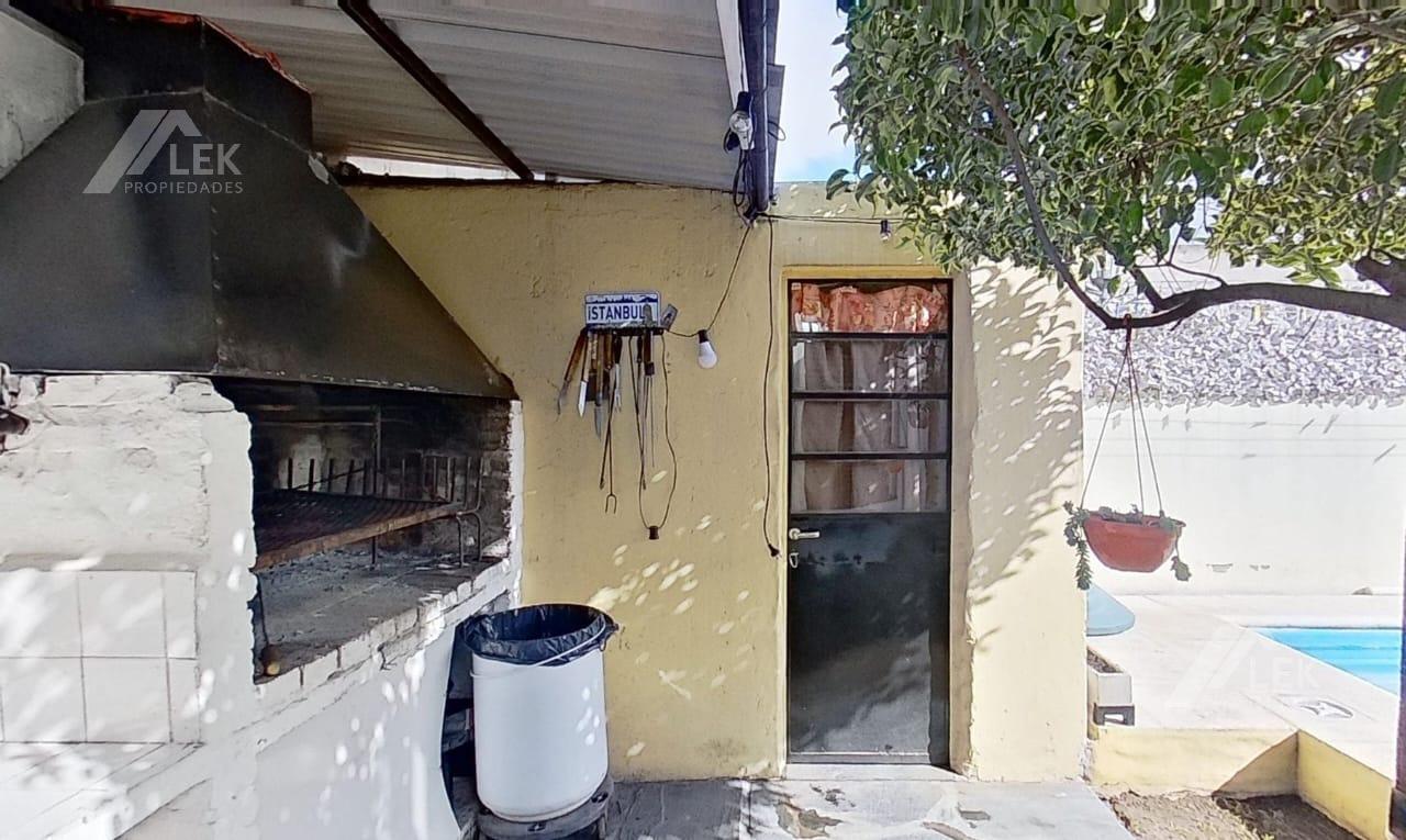 CASA 4 AMBIENTES CON PILETA, GLEW, EXCELENTE ESTADO APTO CREDITO