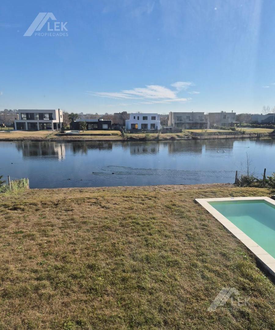 CASA 5 AMB VENTA, VISTA AL LAGO BARRIO SAN MATIAS 4 DORM DEPEND DE SERVICIO