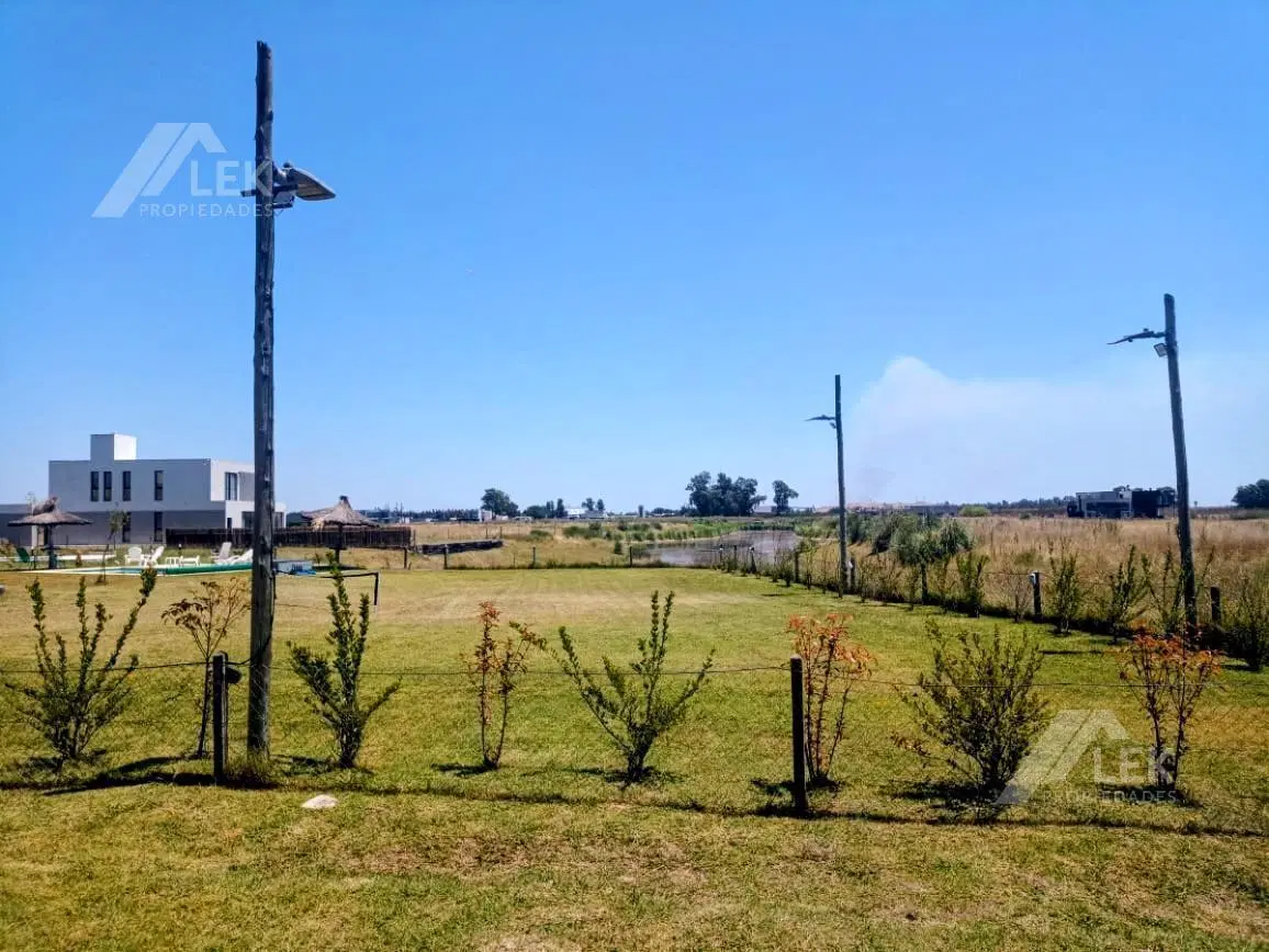 VENTA DE LOTE A LAGUNA- SECTOR LACUS - BARRIO CERRADO - TIEMPOS DE CANNING - PTE PERON 2