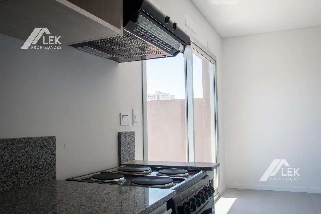 SEMIPISO DUPLEX 2 AMBIENTES , VENTA COCHERA COGHLAN, TERRAZA Y PARRILLA 3