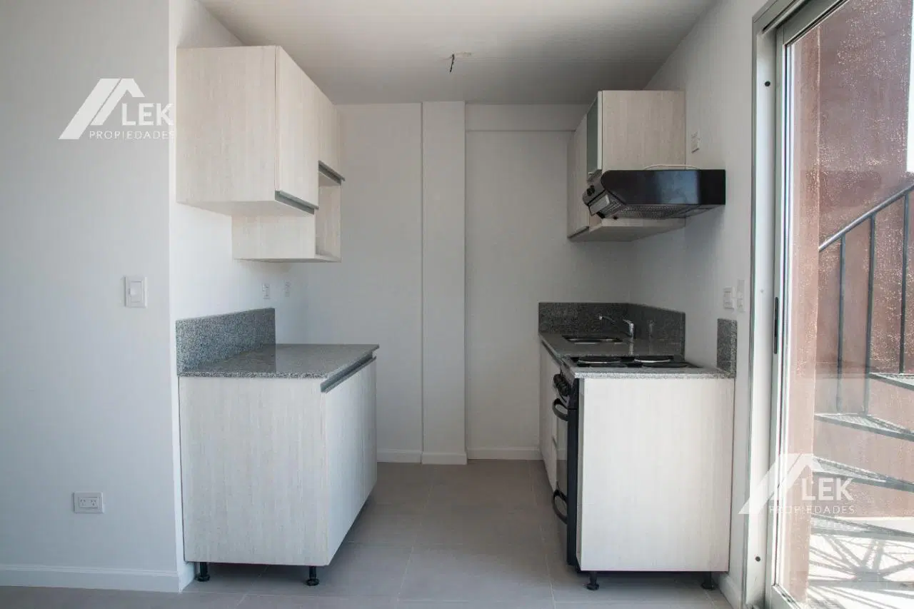 SEMIPISO DUPLEX 2 AMBIENTES , VENTA COCHERA COGHLAN, TERRAZA Y PARRILLA 2