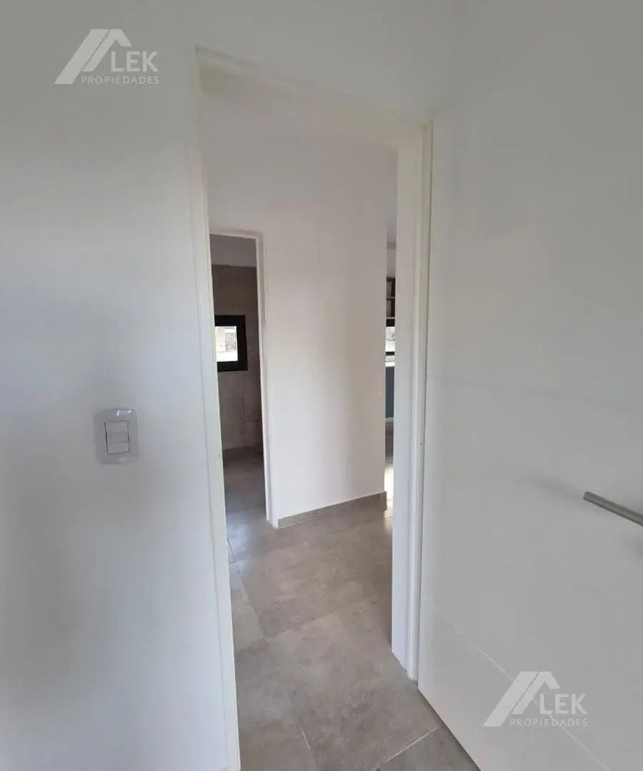 CASA EN EL CANTON  NORTE, ESCOBAR, 4 AMBIENTES, VENTA, VISTA AL AGUA 5