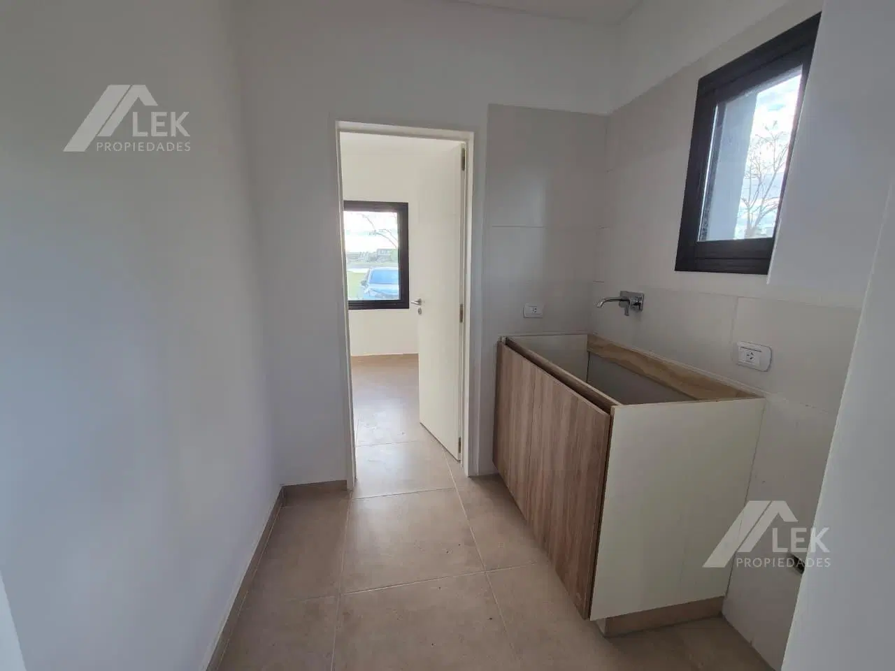 CASA 4 AMBIENTES EN CANTON ISLAS, ESCOBAR, VENTA   VISTA A BRAZO DE AGUA 3