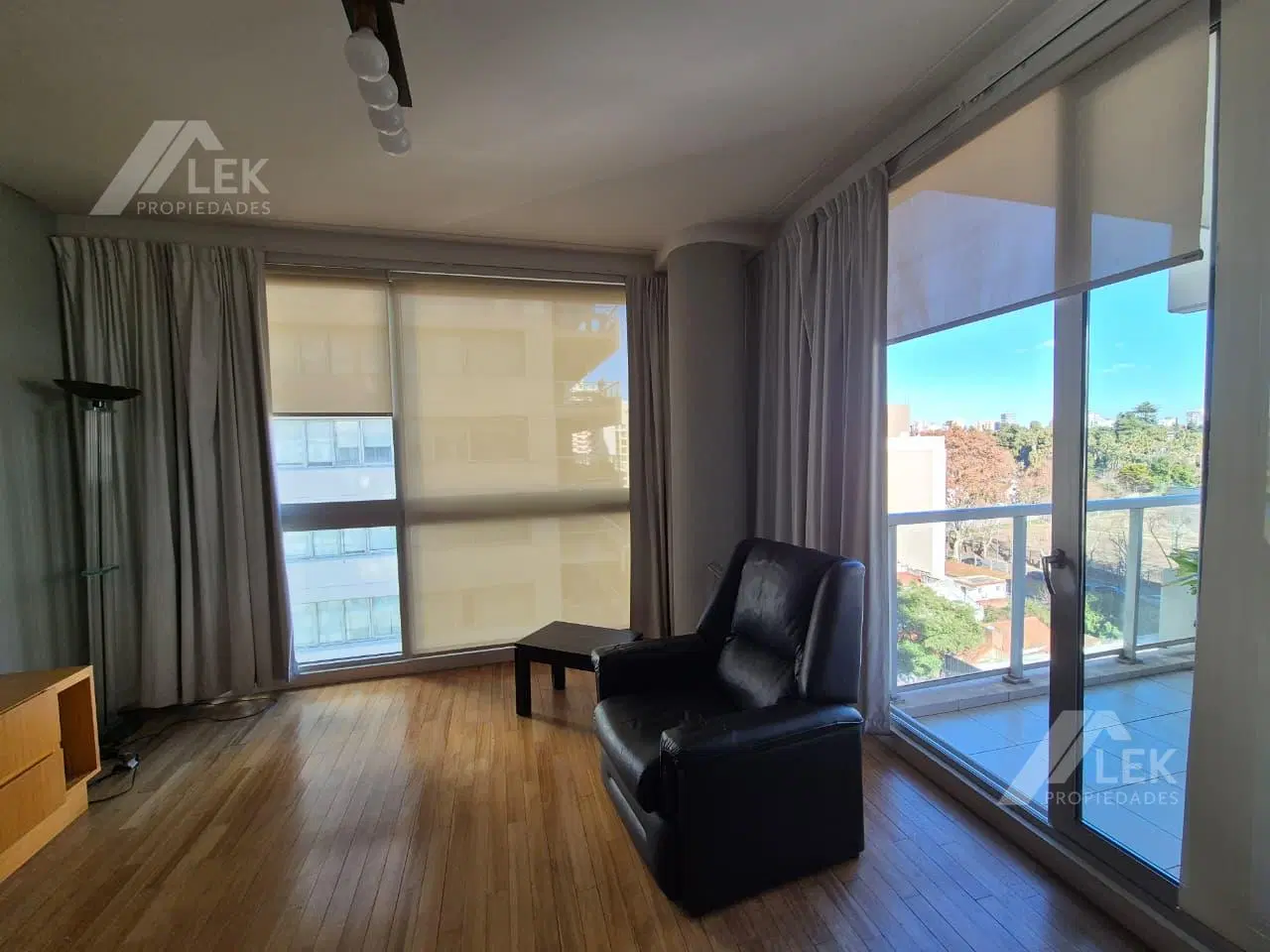 DEPARTAMENTO TRES AMBIENTES, VENTA, OLIVOS, COCHERA,  CATEGORIA 5