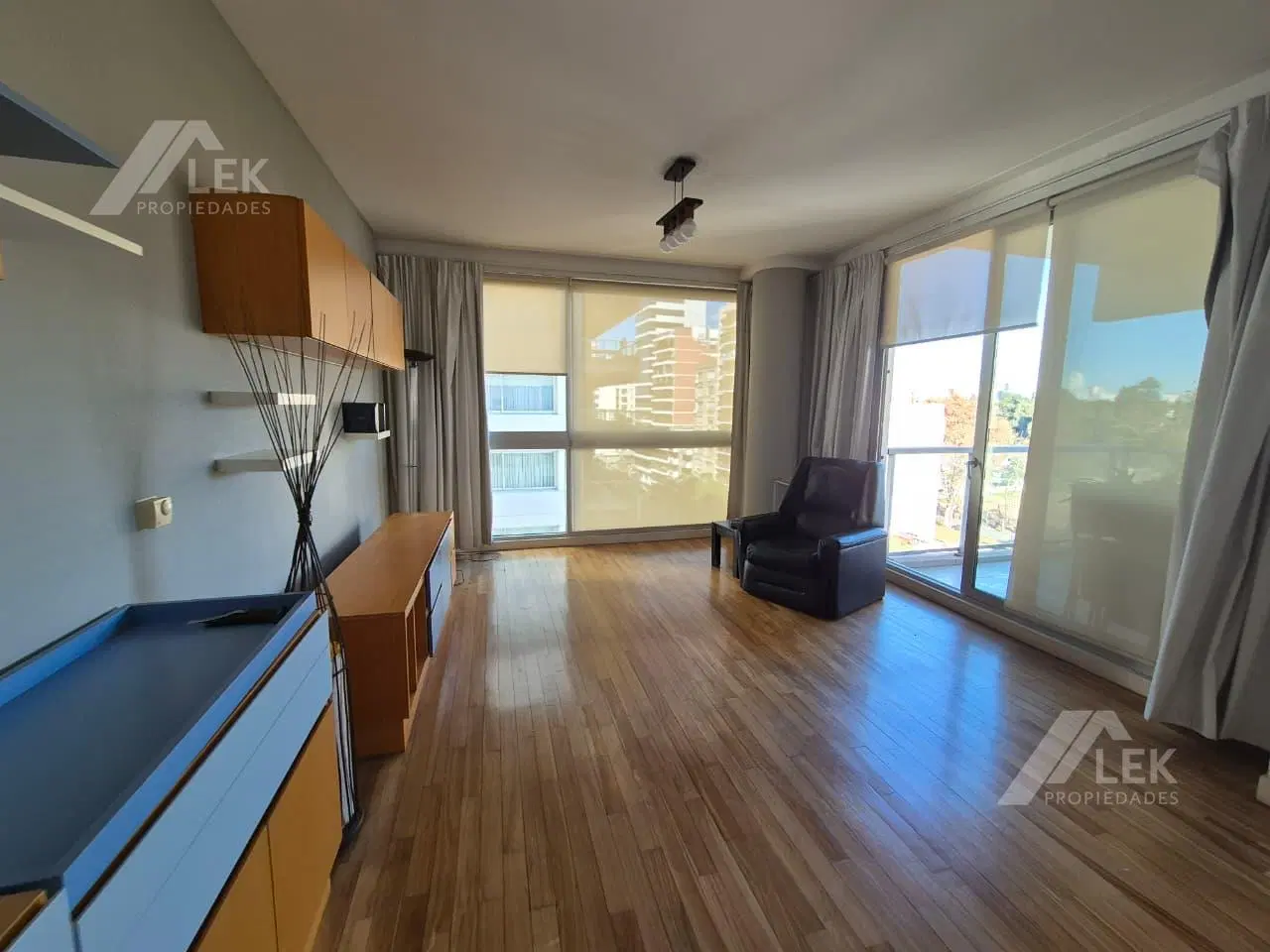 DEPARTAMENTO TRES AMBIENTES, VENTA, OLIVOS, COCHERA,  CATEGORIA 4