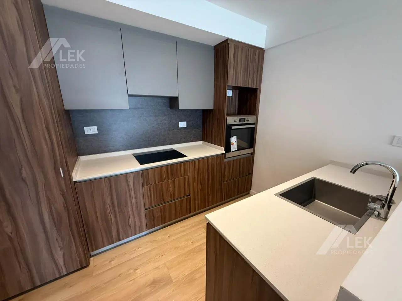 SEMIPISO 3 AMBIENTES A ESTRENAR VENTA CON COCHERA , PARQUE CHAS, 4