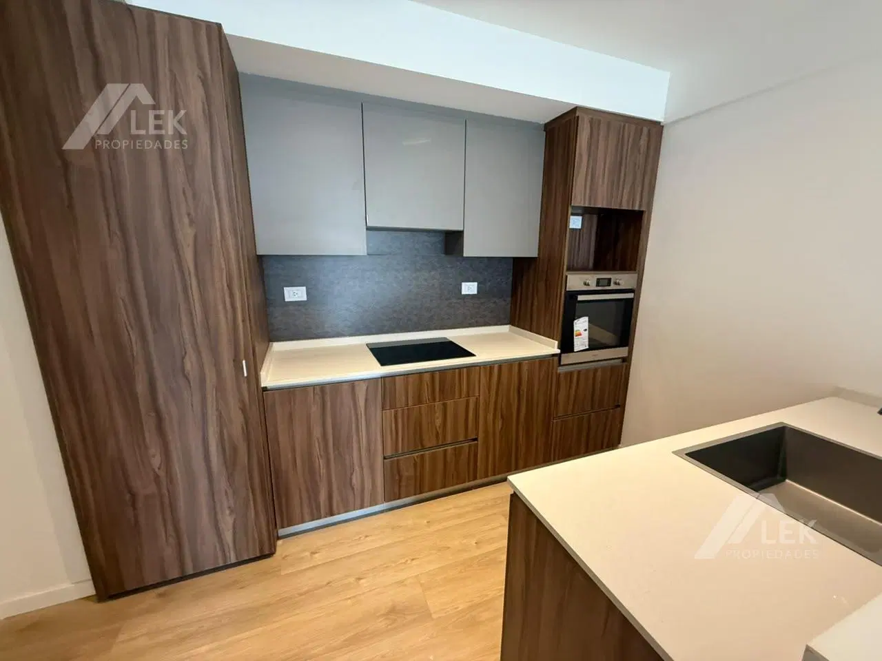 SEMIPISO 3 AMBIENTES A ESTRENAR VENTA CON COCHERA , PARQUE CHAS, 3