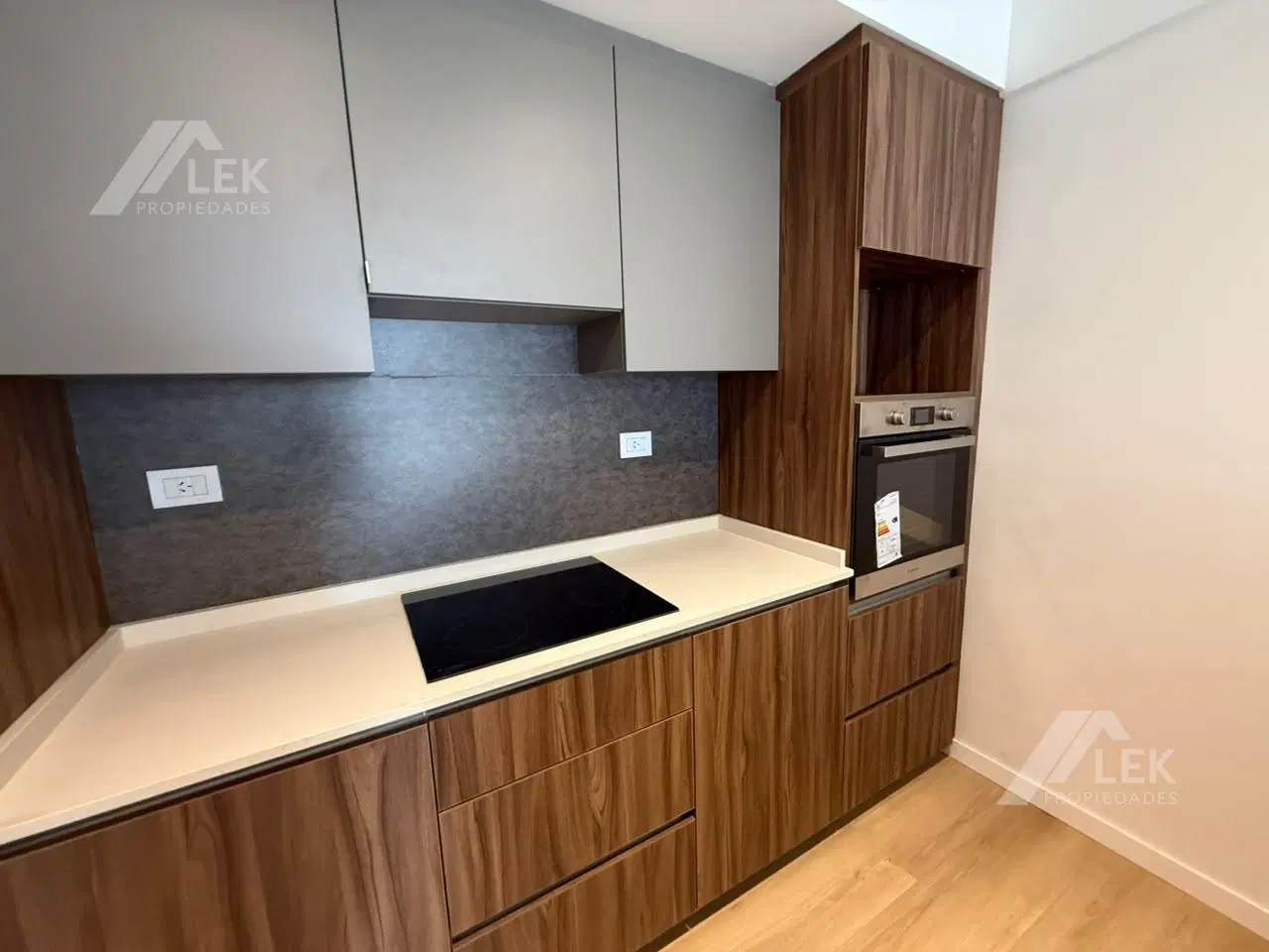SEMIPISO 3 AMBIENTES A ESTRENAR VENTA CON COCHERA , PARQUE CHAS, 5