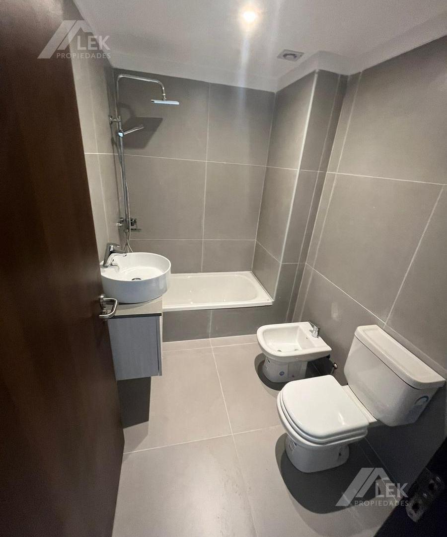 Foto de DEPARTAMENTO MONOAMBIENTE ALQUILER, PARQUE CHAS, PISO ALTO, DIVISIBLE, imagen 1