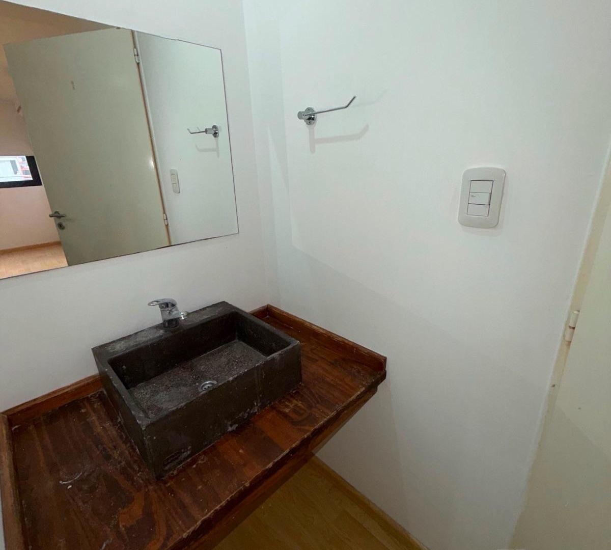 Foto de 3 AMBIENTES , ALQUILER CON BALCON AL FRENTE , PARQUE CHAS, imagen 5
