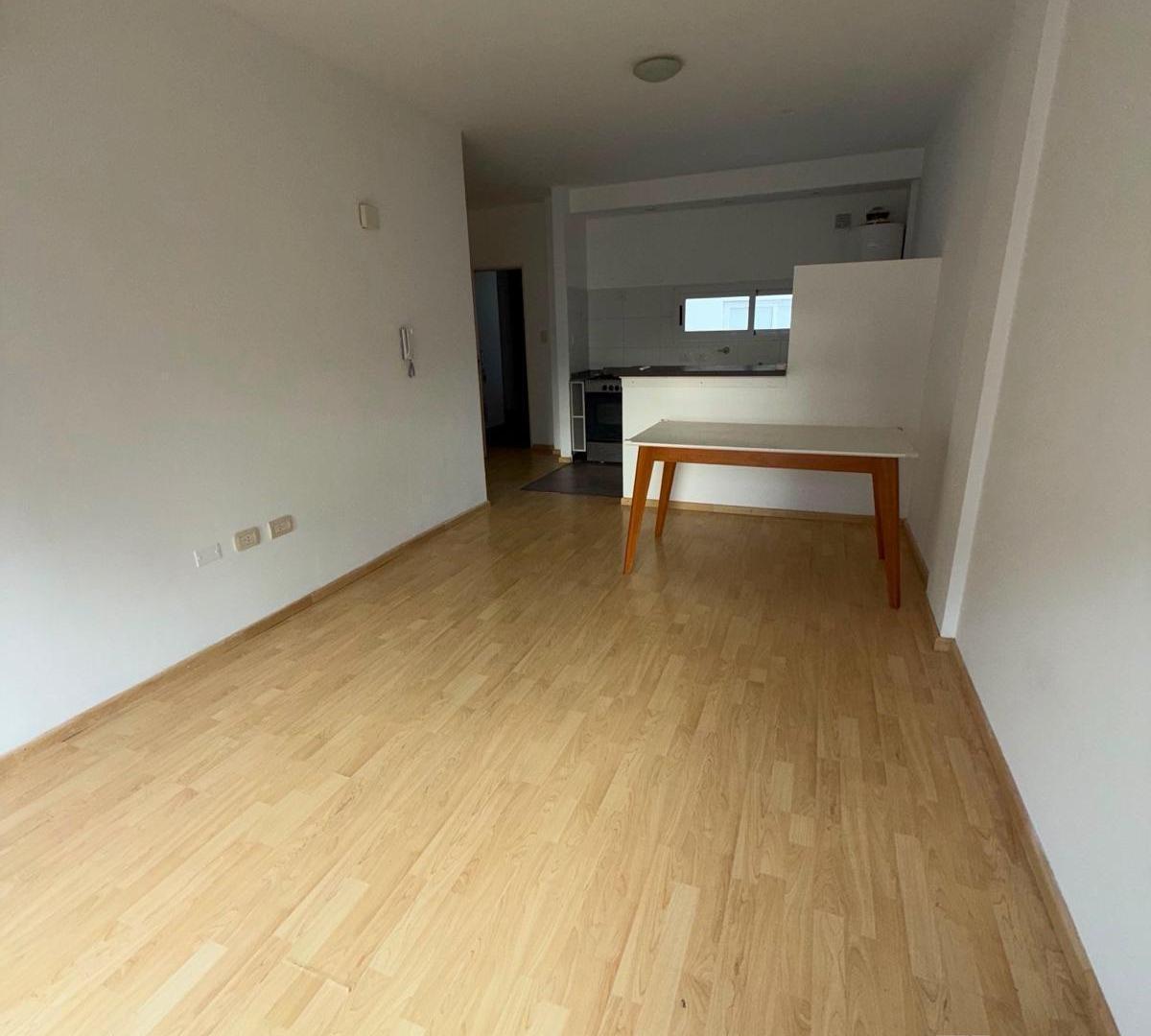 Foto de 3 AMBIENTES , ALQUILER CON BALCON AL FRENTE , PARQUE CHAS, imagen 1