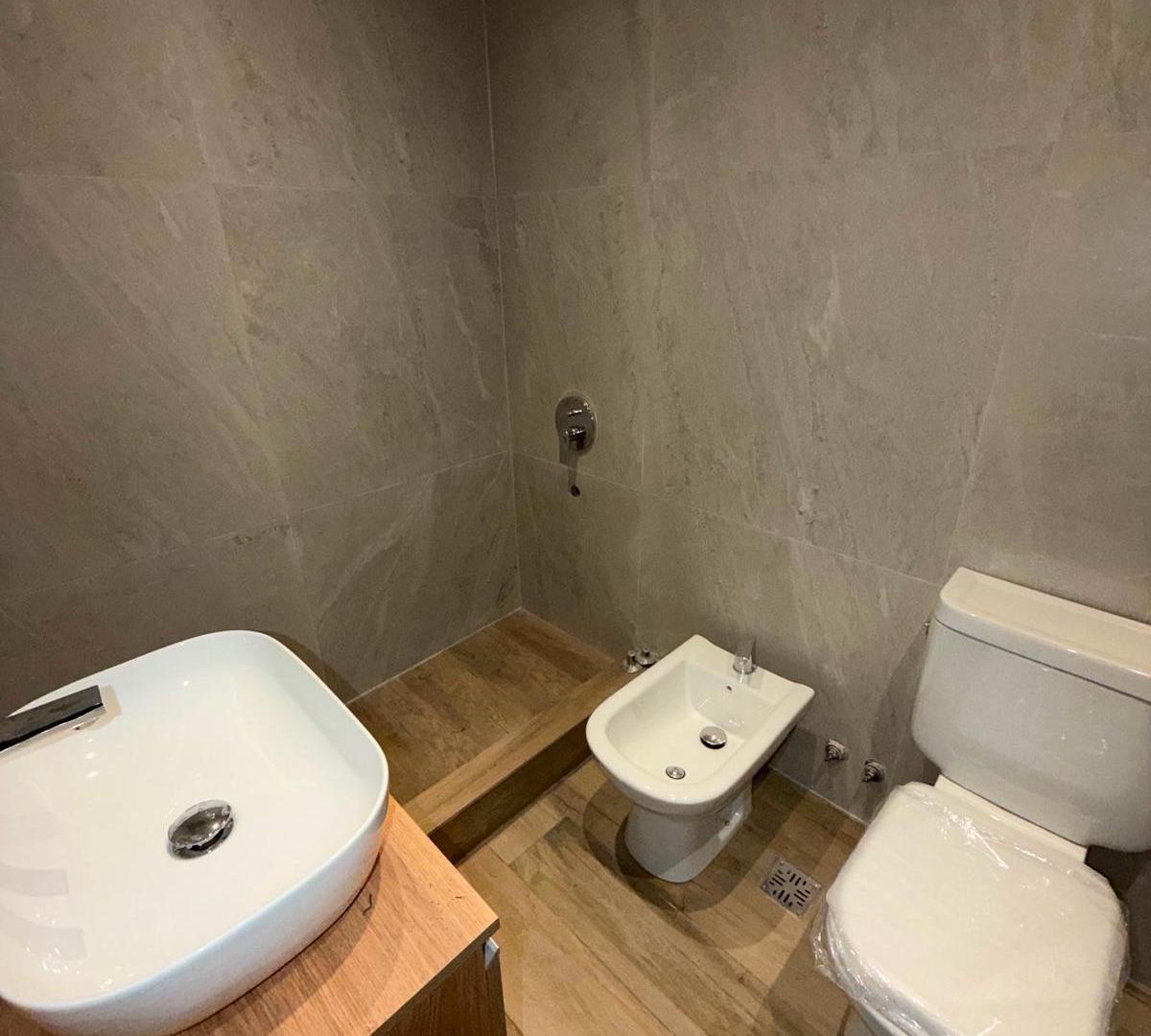 Foto de DEPARTAMENTO 2 AMBIENTES A ESTRENAR CON DORMITORIO EN SUITE, VENTA, imagen 3