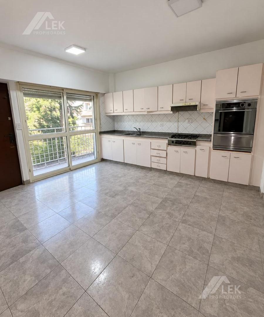 Foto de DEPARTAMENTO SEMIPISO 4 AMBIENTES CON BAULERA VENTA VILLA URQUIZA R, imagen 1