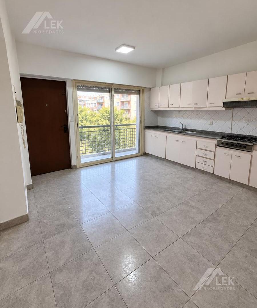 Foto de DEPARTAMENTO SEMIPISO 4 AMBIENTES CON BAULERA VENTA VILLA URQUIZA R, imagen 2