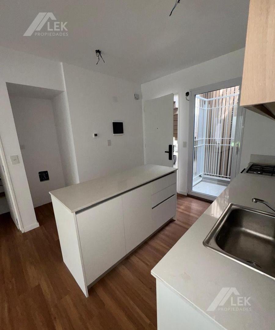 Foto de DEPARTAMENTO DUPLEX 3 AMBIENTES CON JARDIN, VENTA, SAAVEDRA, imagen 2