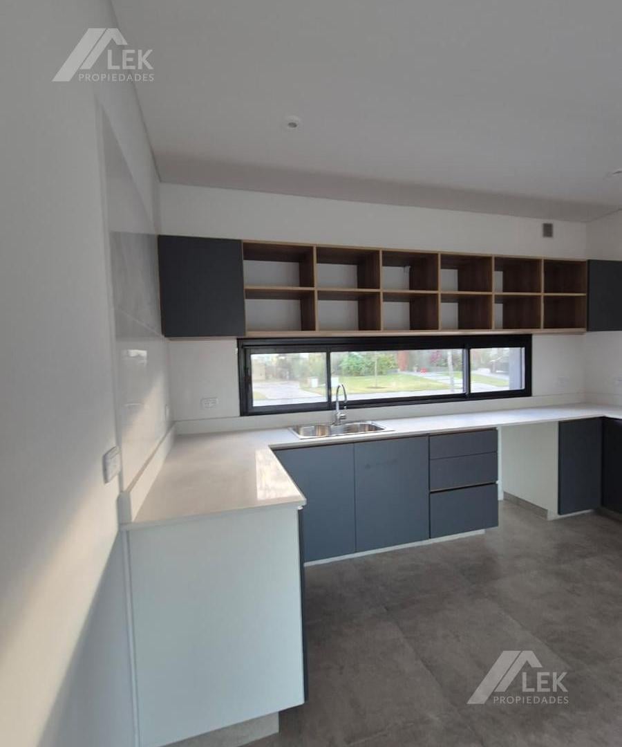 Foto de CASA EN EL CANTON NORTE, ESCOBAR, 4 AMBIENTES, VENTA, AL AGUA, imagen 3