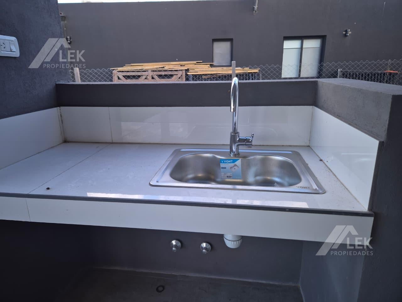 Foto de CASA EN EL CANTON NORTE, ESCOBAR, 4 AMBIENTES, VENTA, AL AGUA, imagen 2