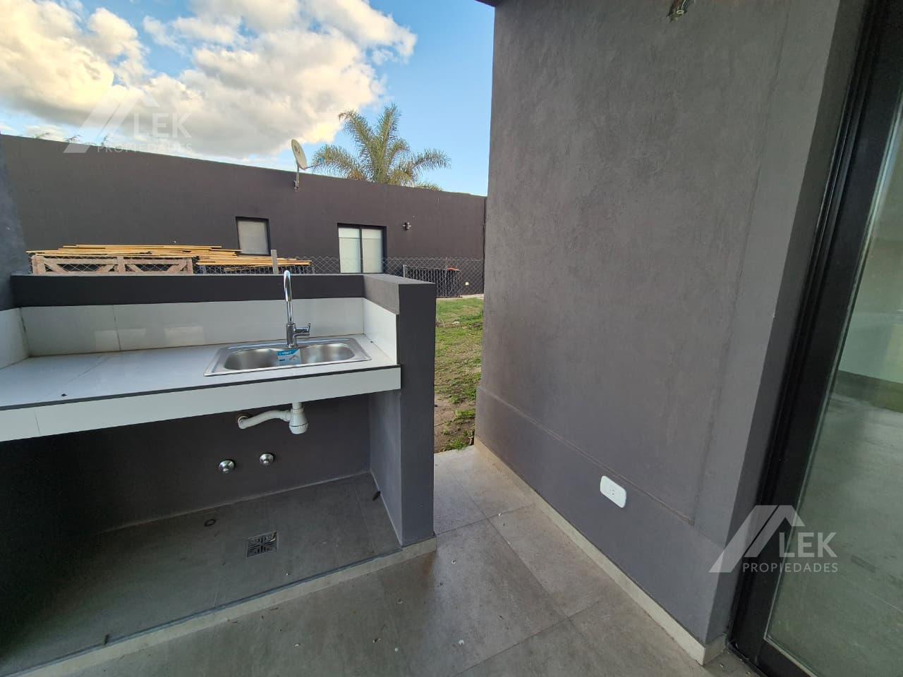 Foto de CASA EN EL CANTON NORTE, ESCOBAR, 4 AMBIENTES, VENTA, AL AGUA, imagen 4