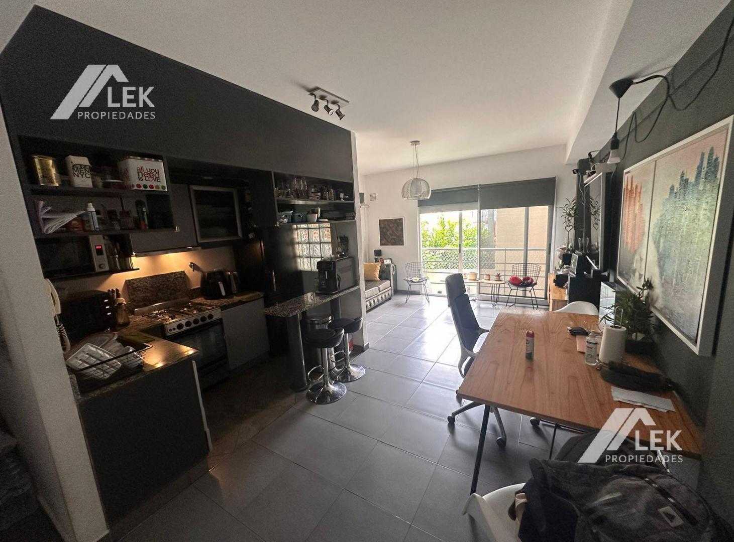 Foto de Departamento en Saavedra, tipo PH, con balcon, cochera fija y terraza, imagen 2