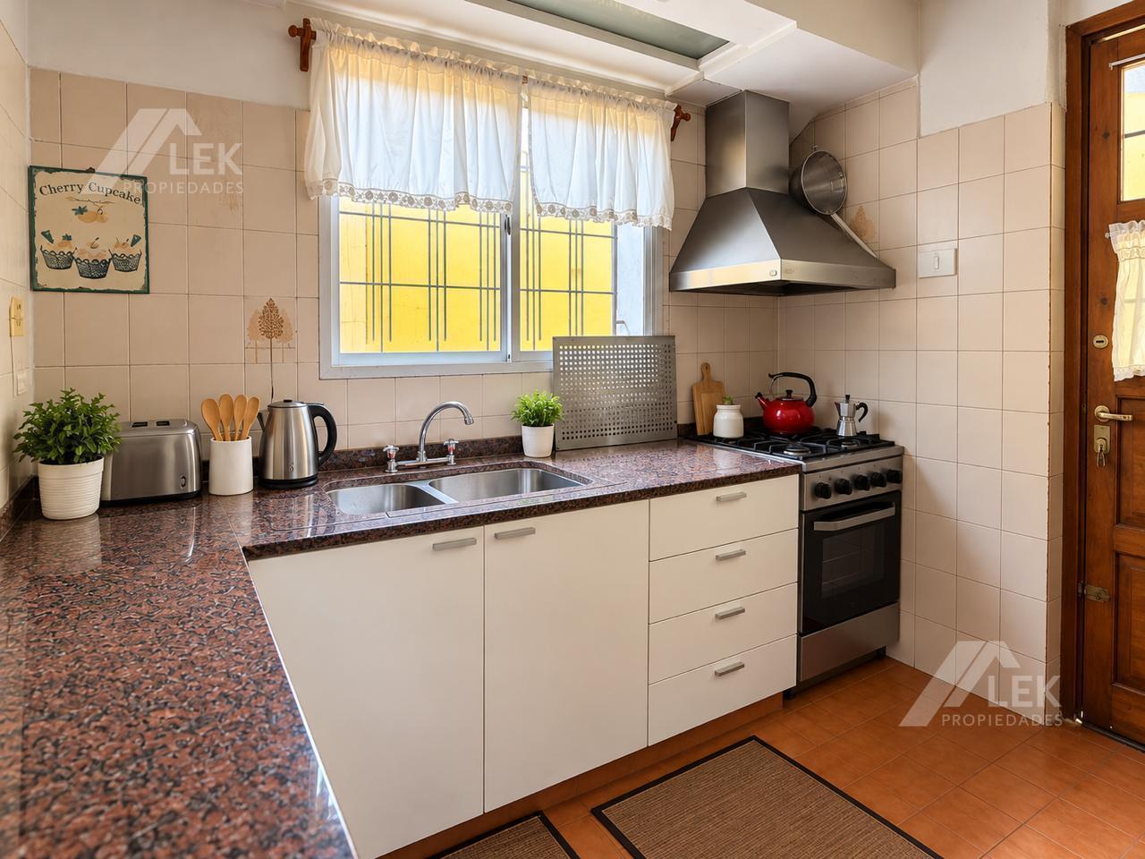 Foto de Casa en dos plantas, 3 dormitorios, Saavedra, terraza y quincho VENTA, imagen 2
