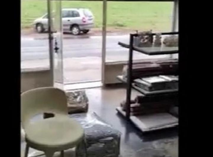 LOCAL COMERCIAL CON DEPOSITOS EN COLECTORA RAMAL PILAR 2