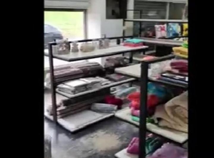 LOCAL COMERCIAL CON DEPOSITOS EN COLECTORA RAMAL PILAR 5
