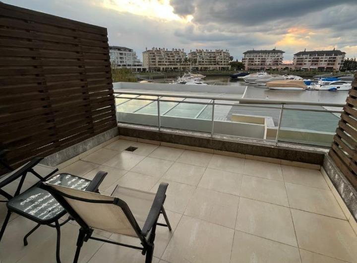 EXCELENTE MONO A LA BAHIA CON BALCON AMOBLADO! 3