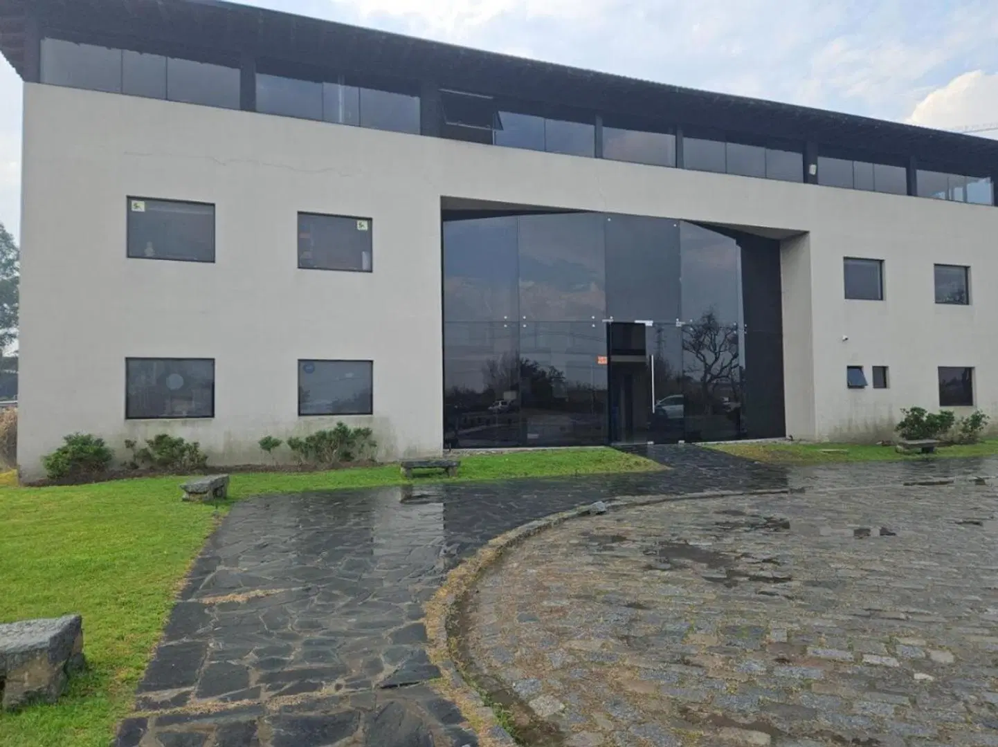 Oficina premium amoblada en Riviera Park 5