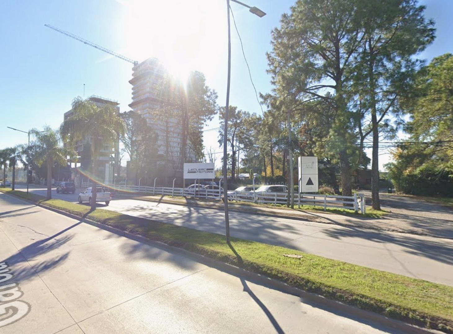 Terrenos disponibles frente a Riviera Park.