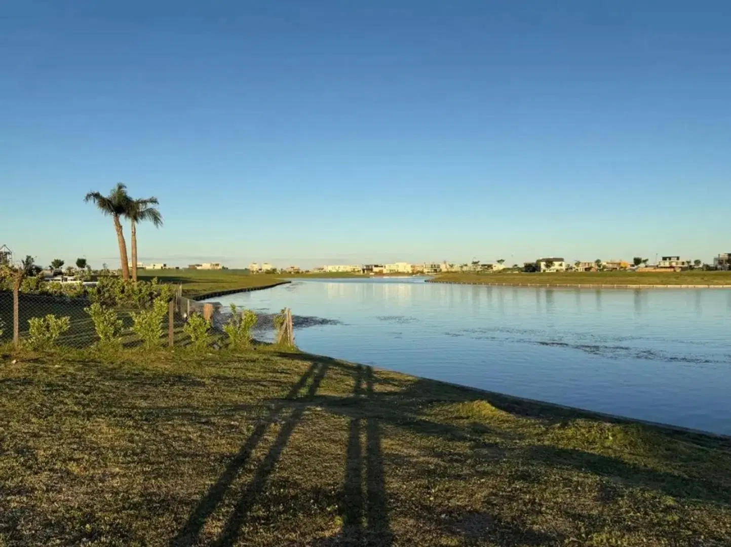 Lote al agua en Los Puentes. 4