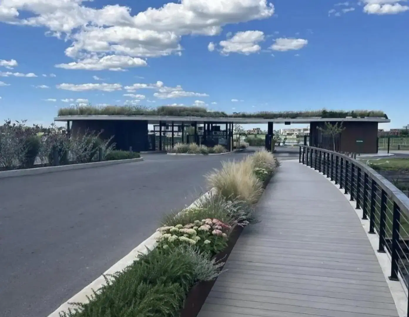 Lote al agua en Los Puentes. 1