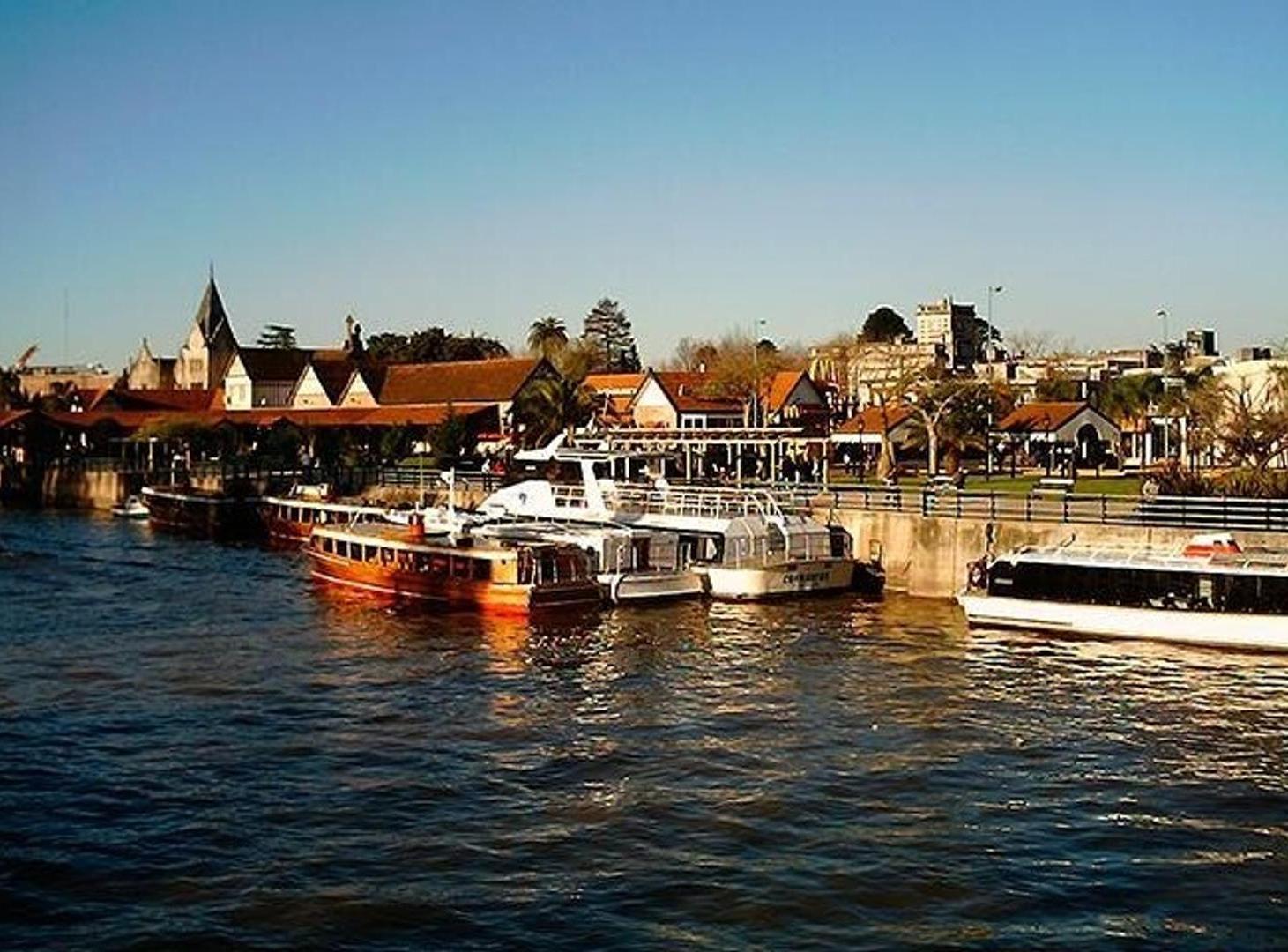 Marina para 80 barcos / Lujan.
