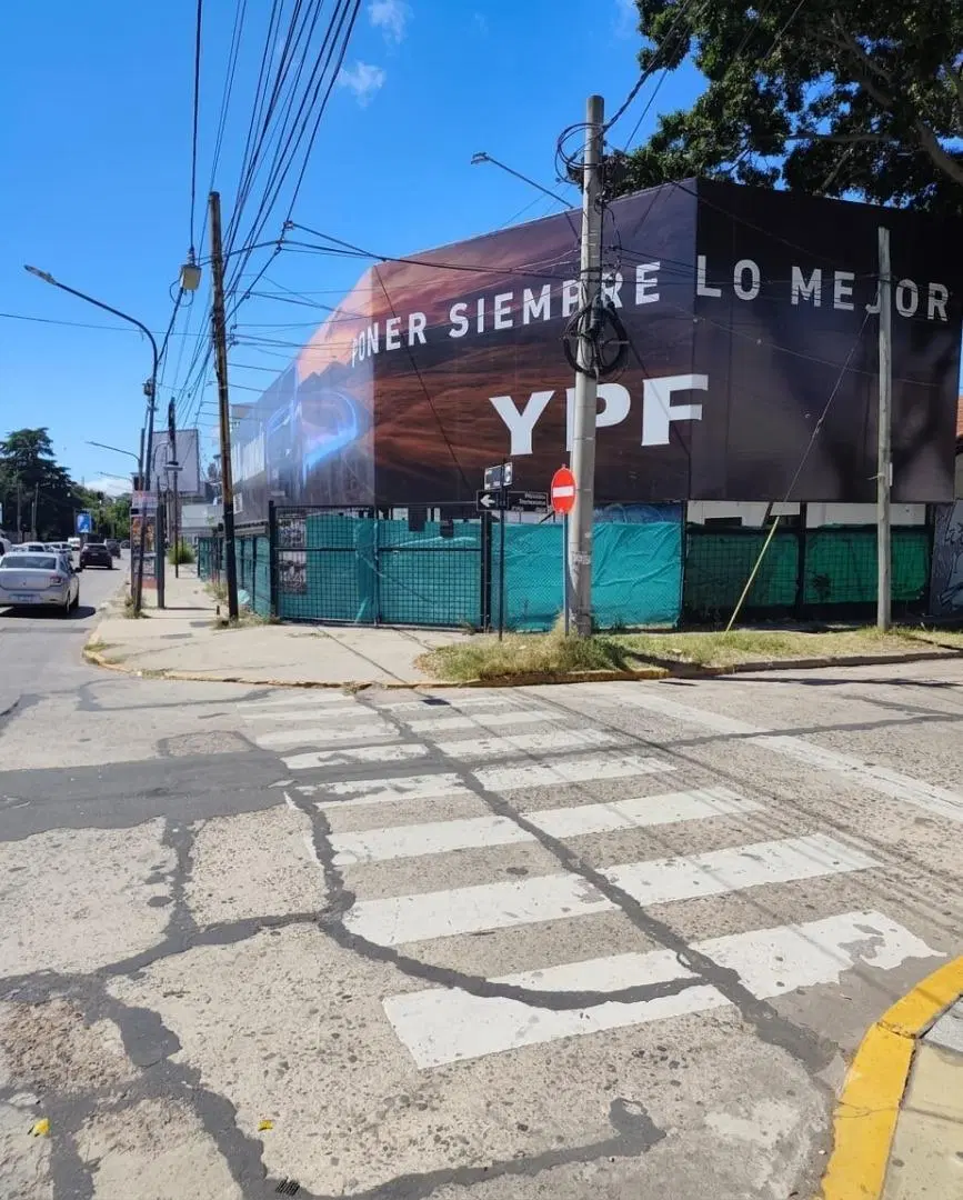 Local en esquina frente al Shopping Unicenter 4