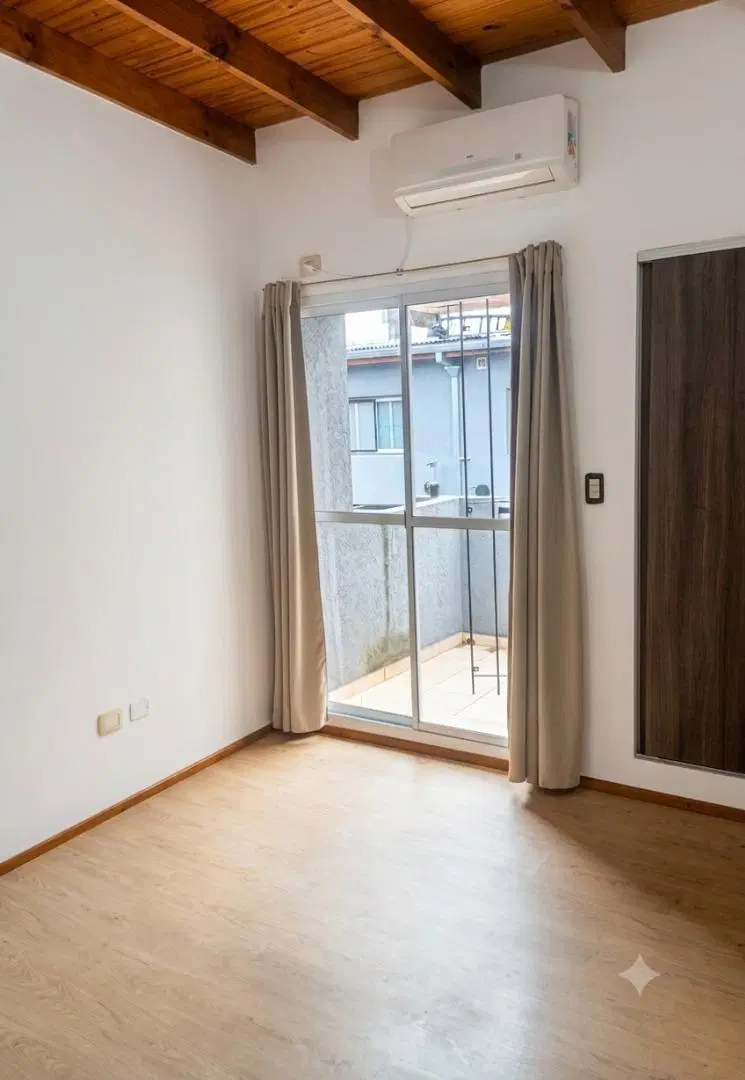 Duplex 2 ambientes con balcon propio. 2