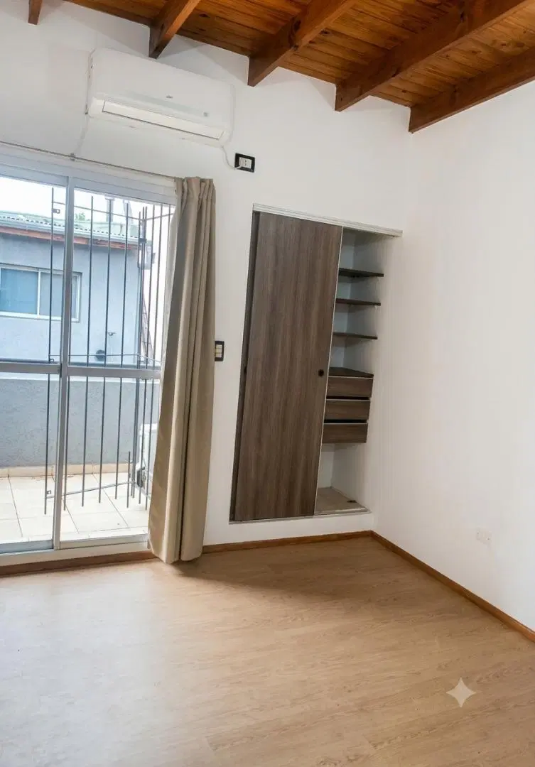 Duplex 2 ambientes con balcon propio. 5