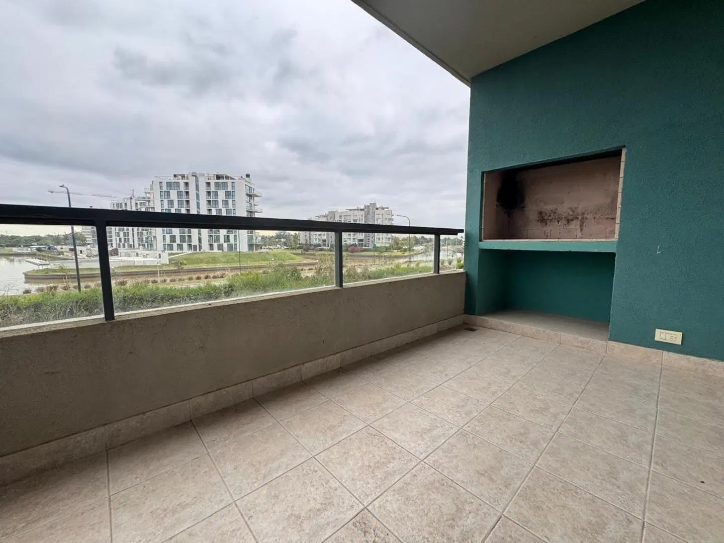 Departamento 2 ambientes con balcon y parrilla propia. 2