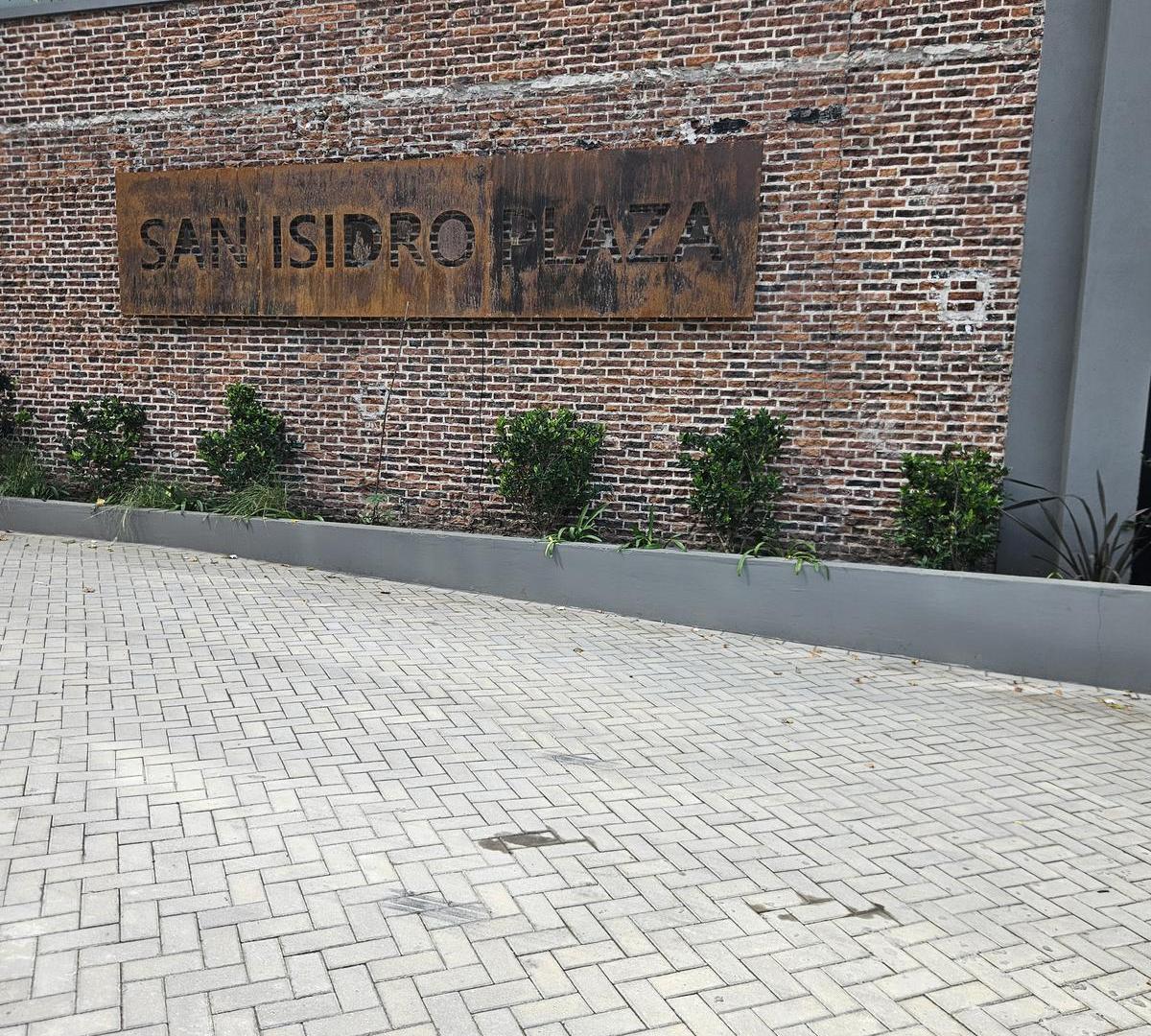 San Isidro Plaza