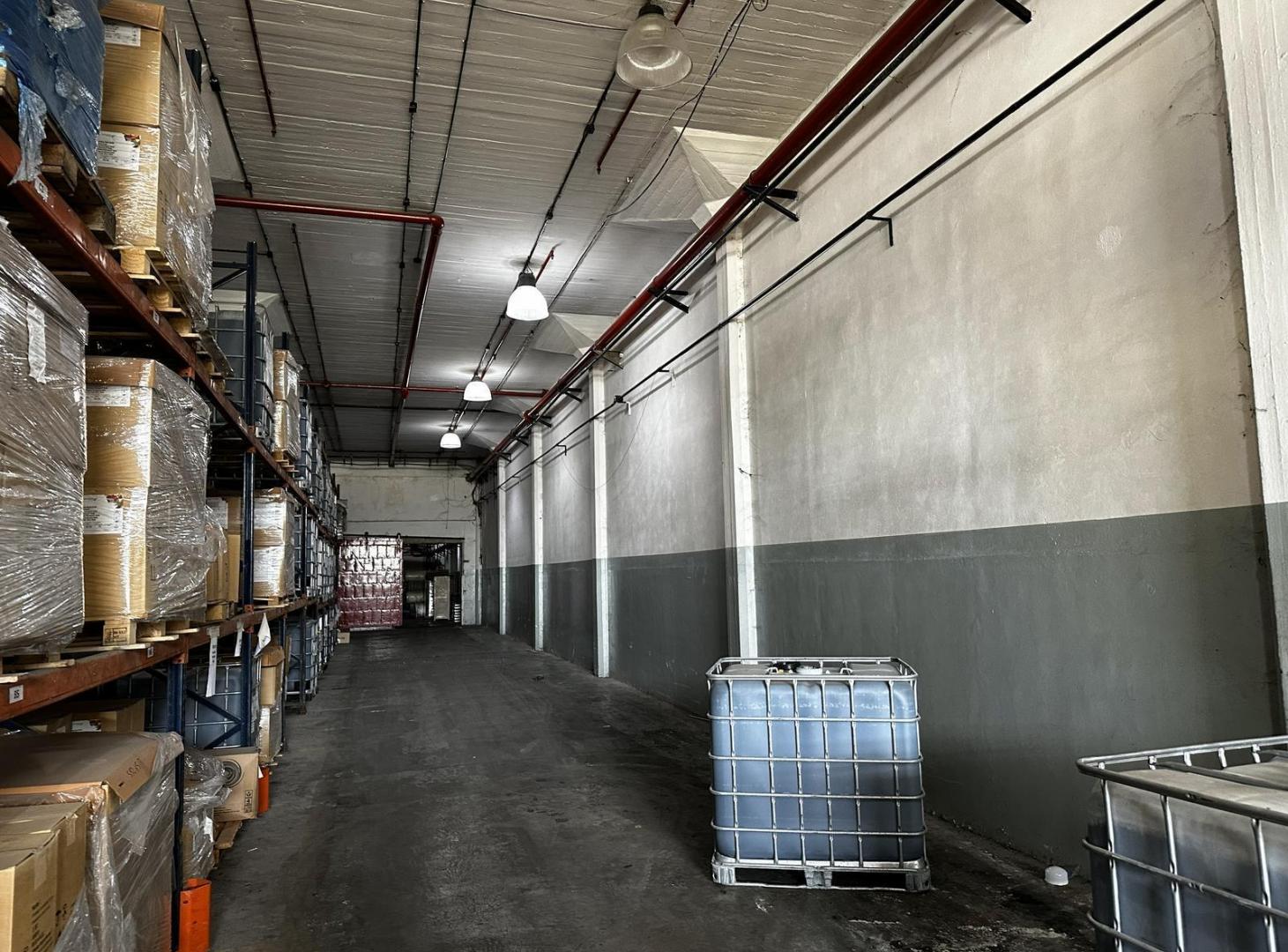 Foto de ALQUILER Nave Industrial 1.400m2 en predio Florencio Varela, imagen 3