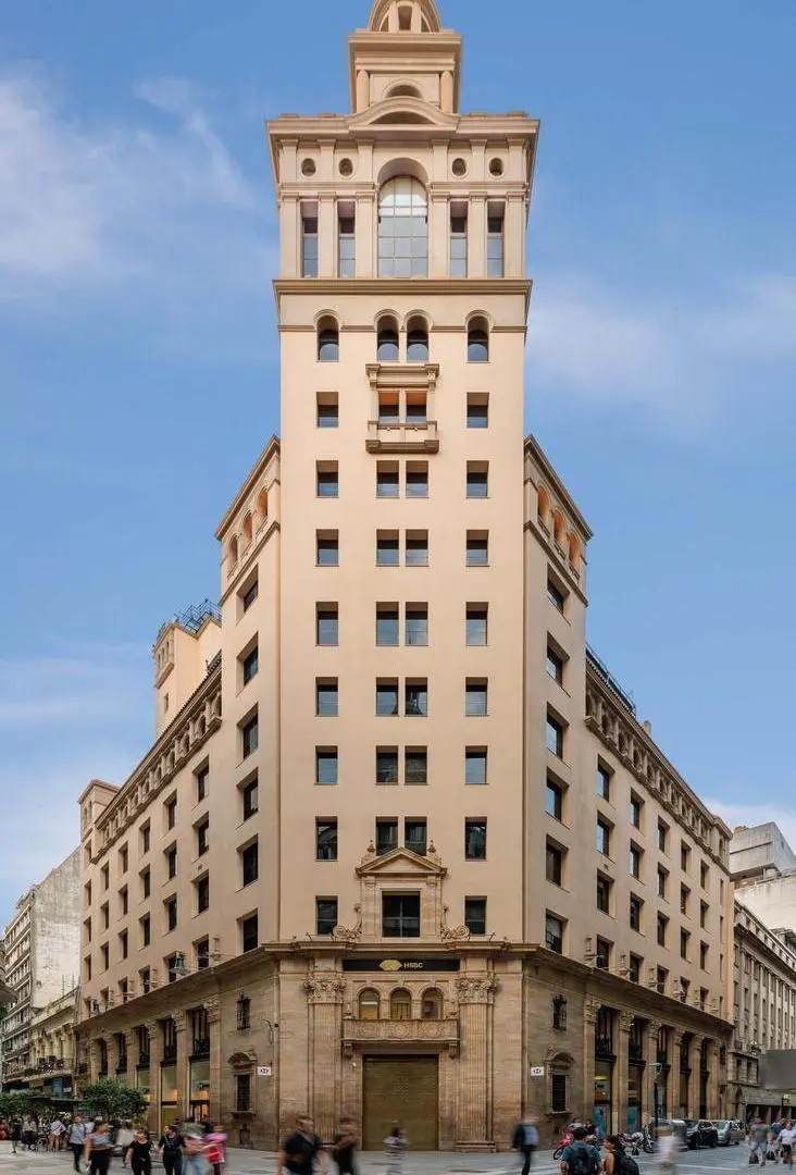 Edificio de oficinas con local bancario. En Venta 2