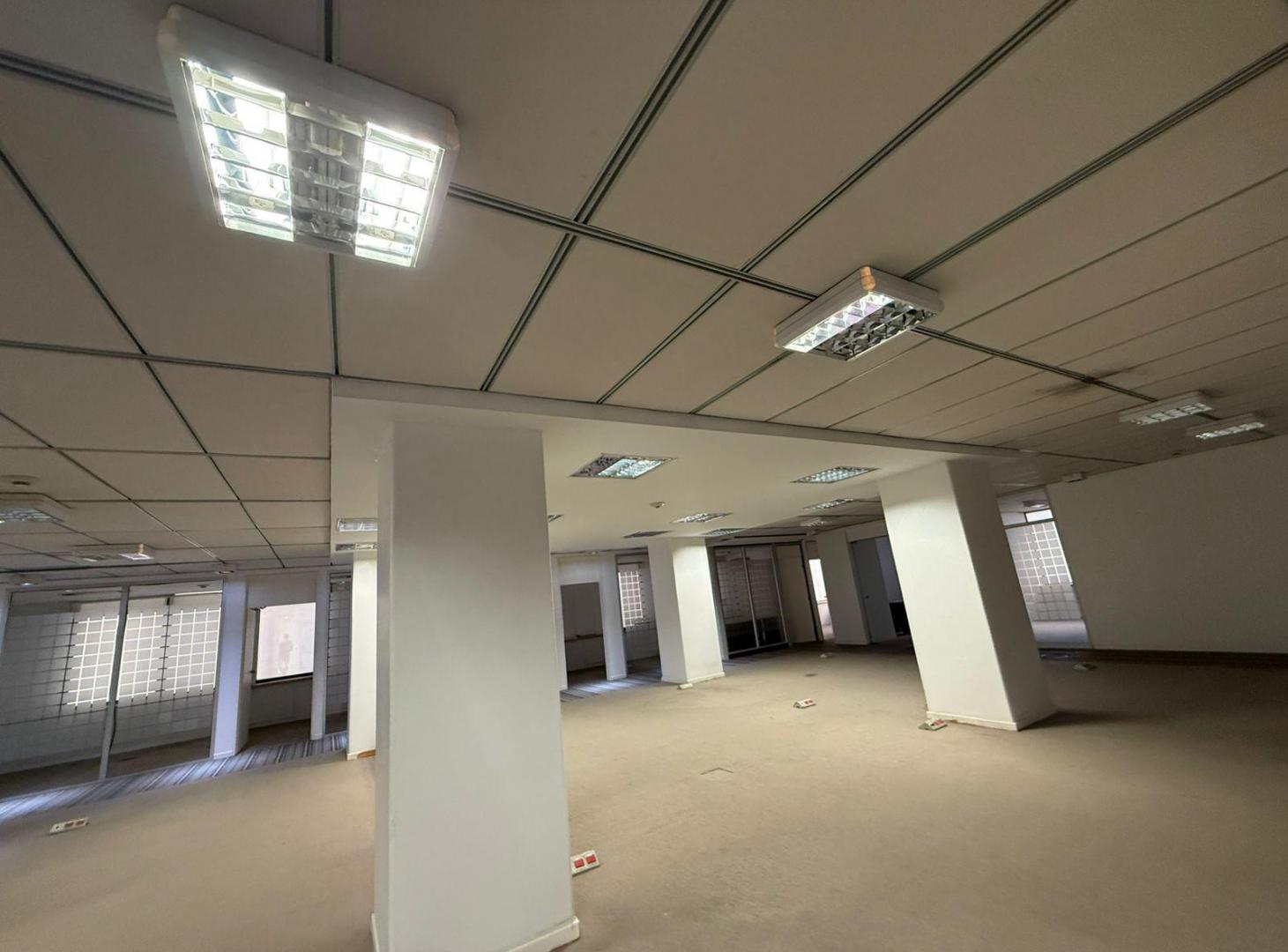 Foto de Alquiler Oficina | Torre Berkley | Carlos Pellegrini 1123, CABA | 916 m2, imagen 2